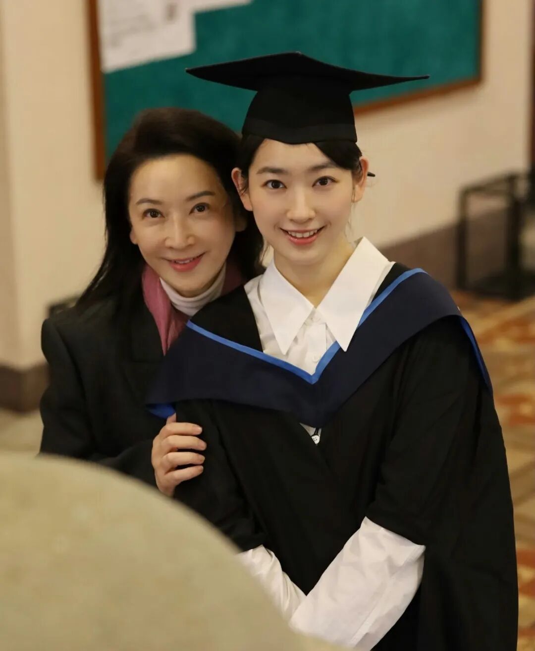 《新闻女王》“方太”扮演者龚慈恩女儿硕士毕业